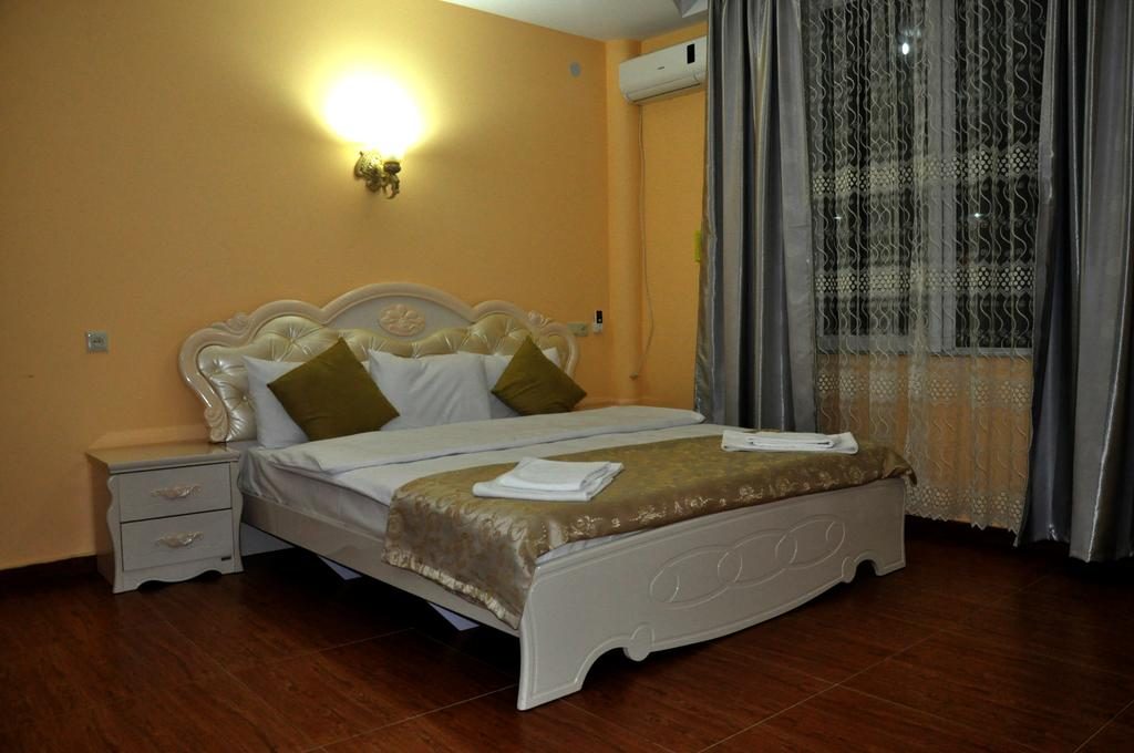 اتاق های هتل White Palace تفلیس
