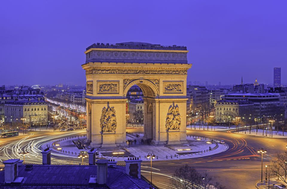 نگاهی نزدیک تر به طاق پیروزی پاریس